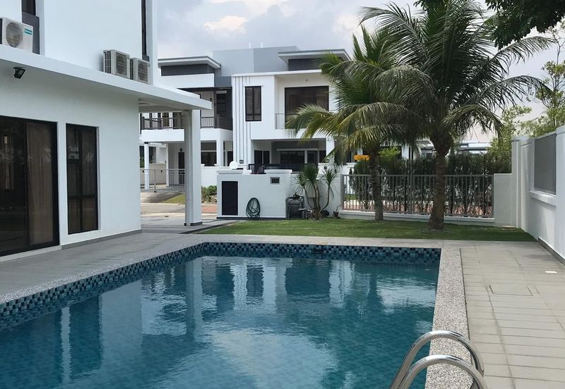 The Canal Garden South, Horizon Hills