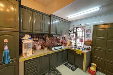 2 storey end lot-Jalan TK2/7 Taman Kinrara