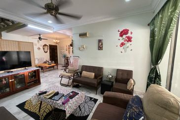 2 storey end lot-Jalan TK2/7 Taman Kinrara