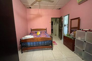 2 storey end lot-Jalan TK2/7 Taman Kinrara