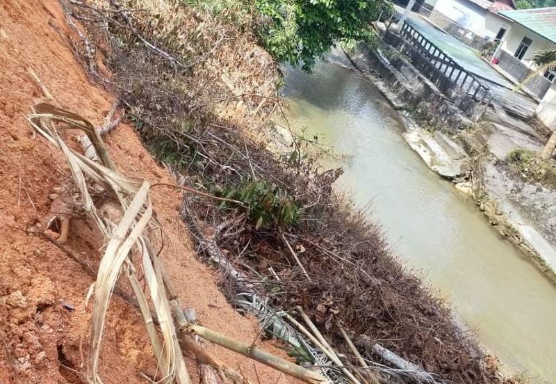 Tanah untuk dijual di kg semungkis 