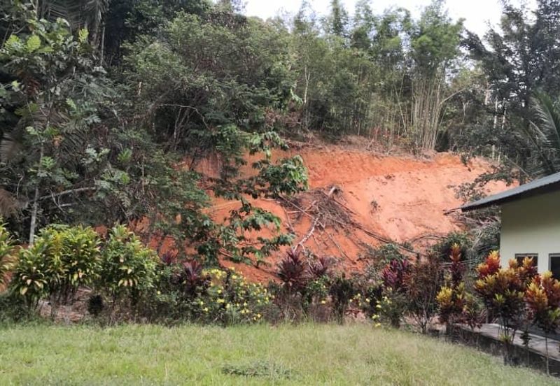 Tanah untuk dijual di kg semungkis 