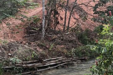 Tanah untuk dijual di kg semungkis 