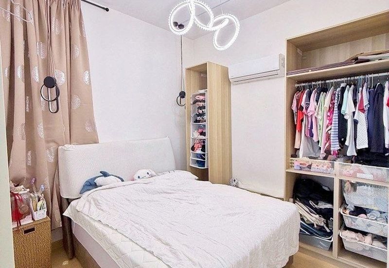 Lake Point Residence