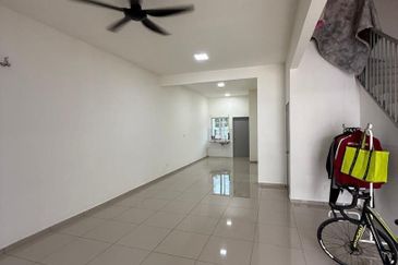 Sepang Taman Salak Perdana Double Storey Terrace Greenwoods Cendana