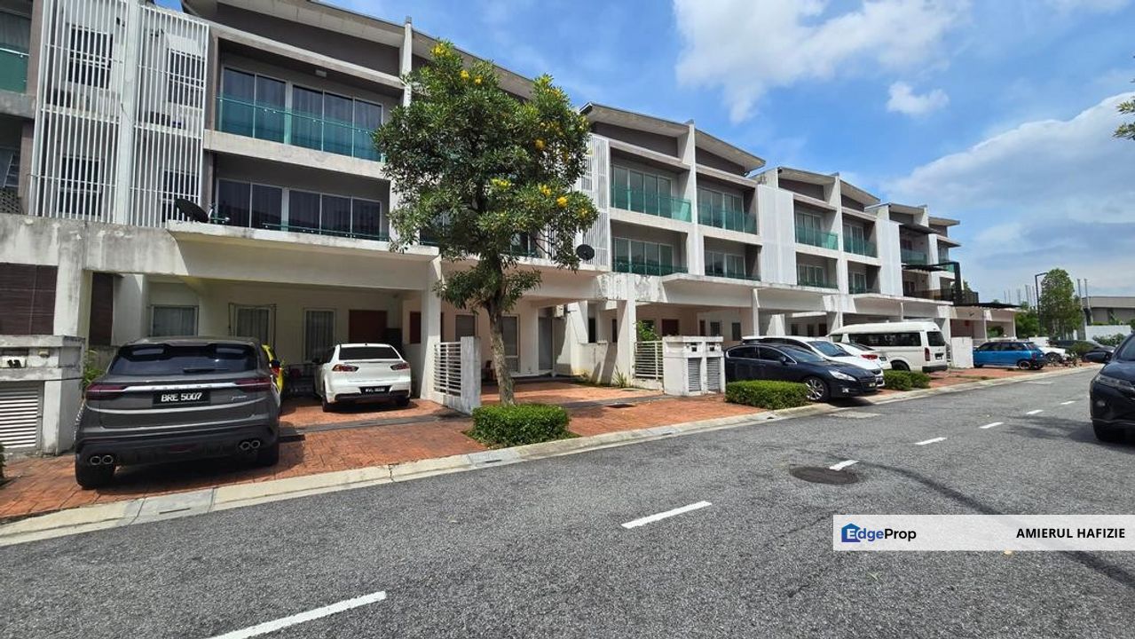 EXTENDED🔥 3 Storey Taman Subang Mas Subang Jaya - WELL RENOVATED😍, Selangor, Subang Jaya