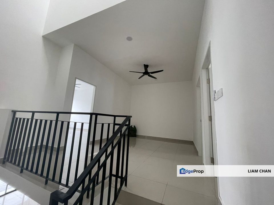 [PARTLY FURNISHED] SEJATI LAKESIDE 22'x70' TERRACE 4R4B, Partly Furnished in Kit Cabinet, A/C, etc... in Cyberjaya Sejati Lakeside, Selangor, Cyberjaya