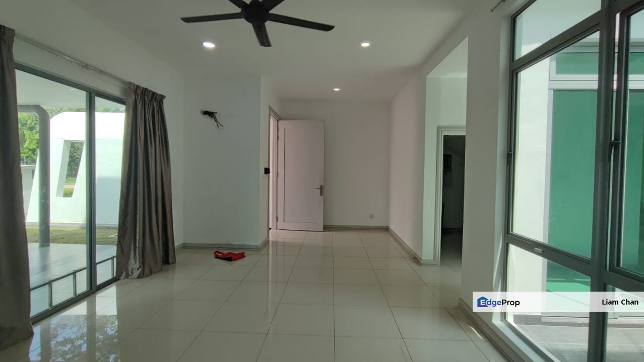 Cyberjaya 3+1 Room Partly Furnished A/C, Kitchen 2 Storey