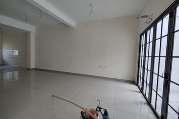 Monet Springtime @ Sunsuria City