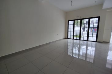 Monet Springtime @ Sunsuria City