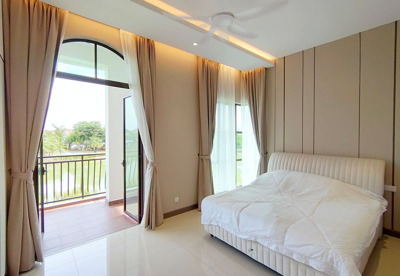 Isle of Kamares, Setia Eco Glades