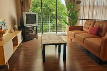 Summerglades, Perdana Lakeview West