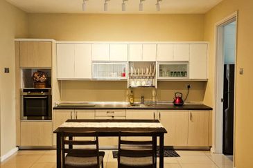 Summerglades, Perdana Lakeview West