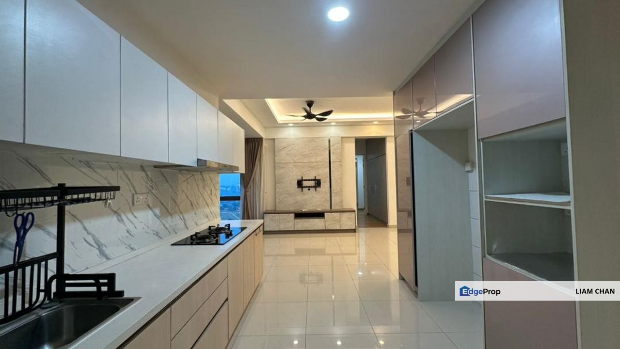 PARTIAL FURNISHED LAKE POINT RESIDENCE CYBERJAYA | 1828SQFT | 3 ROOMS, Selangor, Cyberjaya