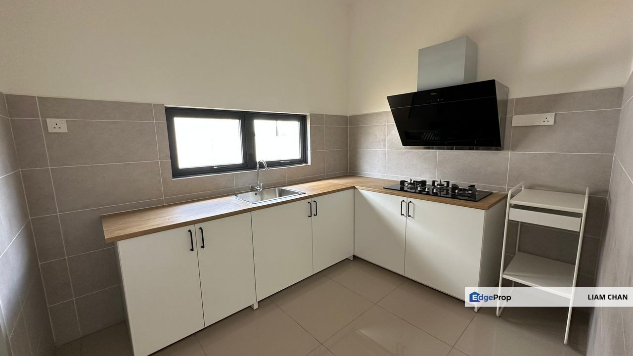 [PREMIUM LAKE VIEW] SEMI-D PARTIAL FURNISHED SEJATI LAKESIDE 2 CYBERJAYA | 4+1 ROOMS | KITCHEN CABINET, A/C, CURTAINS, HEATERS, Selangor, Cyberjaya