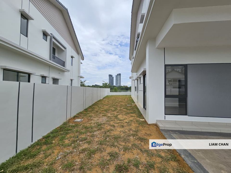 [PREMIUM LAKE VIEW] SEMI-D PARTIAL FURNISHED SEJATI LAKESIDE 2 CYBERJAYA | 4+1 ROOMS | KITCHEN CABINET, A/C, CURTAINS, HEATERS, Selangor, Cyberjaya