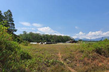 3.4 Acres Industrial Zoning Land @ Ulu Yam for SALE