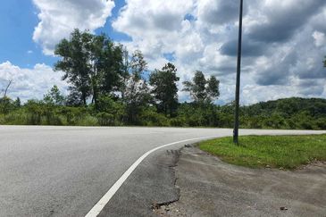 10.5 Acres Industrial Land @ Batang Kali for SALE