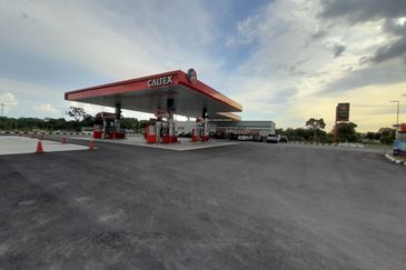 Agriculture Vacant Land For Rent, Located beside Dengkil Bypass / McDonald / Shell Station