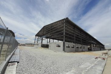 West Port, Pulau Indah