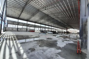 West Port, Pulau Indah