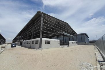 West Port, Pulau Indah