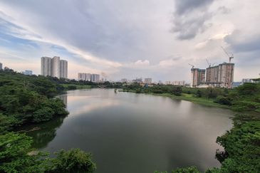 Lake View, Low Density, Green Environment, 4 sty House with Roof Top