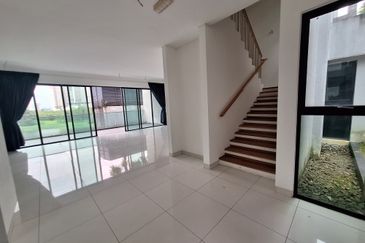 Lake View, Low Density, Green Environment, 4 sty House with Roof Top