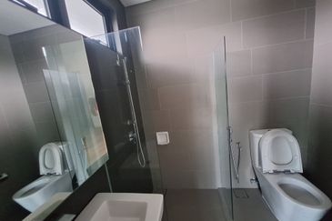 Lake View, Low Density, Green Environment, 4 sty House with Roof Top