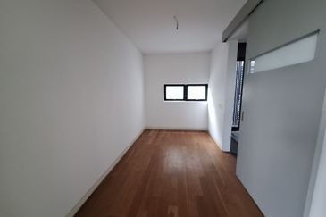 Lake View, Low Density, Green Environment, 4 sty House with Roof Top