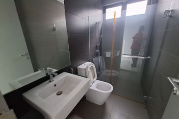 Lake View, Low Density, Green Environment, 4 sty House with Roof Top