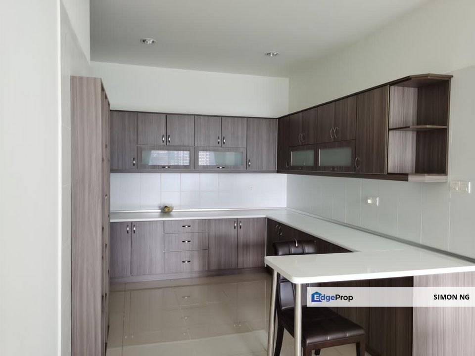 Excellent location, spacious, tight security. , Kuala Lumpur, Bangsar South