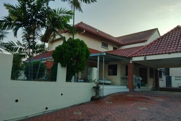 OUG Happy Garden Spacious Double Storey Bungalow 