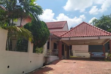 OUG Happy Garden Spacious Double Storey Bungalow 