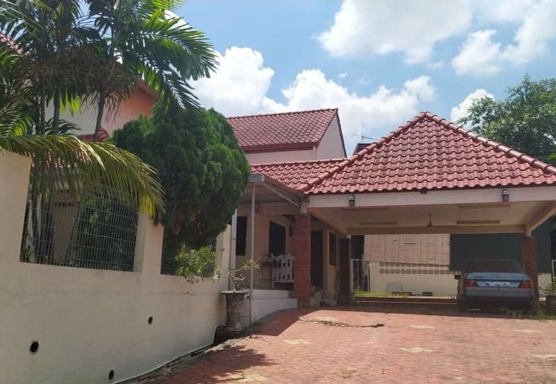 OUG Happy Garden Spacious Double Storey Bungalow 