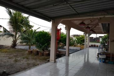 OUG Happy Garden Spacious Double Storey Bungalow 