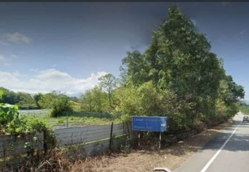 Flat land beside KL-Ipoh Trunk Road near Komuter