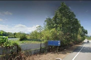 Flat land beside KL-Ipoh Trunk Road near Komuter