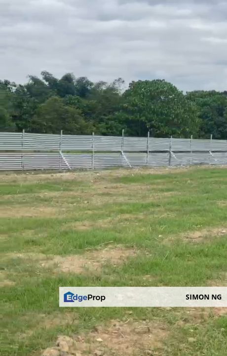 Flat land beside KL-Ipoh Trunk Road near Komuter, Selangor, Batang Kali
