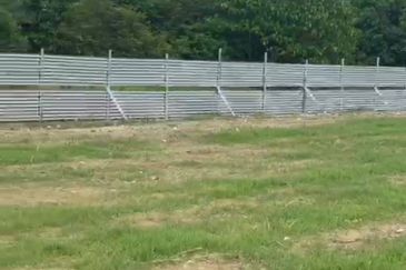 Flat land beside KL-Ipoh Trunk Road near Komuter