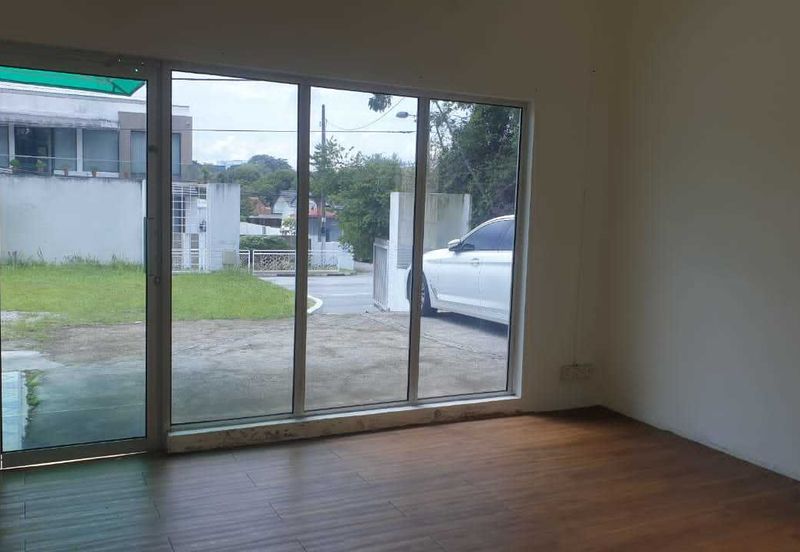 PJS 9 Spacious Bungalow suitable for commercial