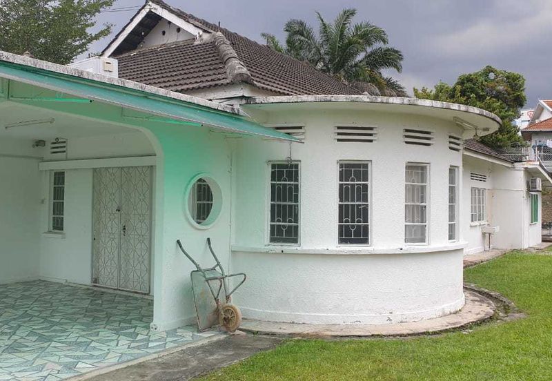 PJS 9 Spacious Bungalow suitable for commercial