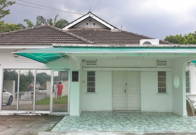 PJS 9 Spacious Bungalow suitable for commercial