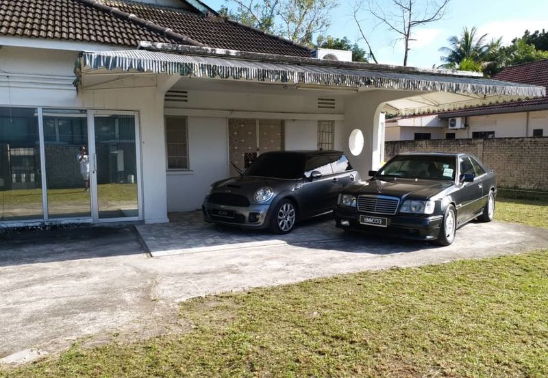 PJS 9 Spacious Bungalow suitable for commercial
