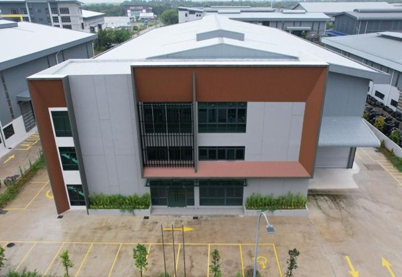 Stand alone factory warehouse with big land