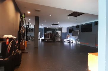 Commercial retails space near LRT at PJS 52 opp AmCorp 