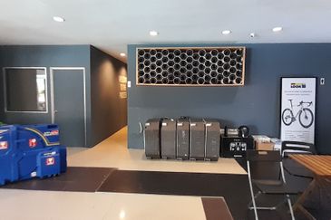 Commercial retails space near LRT at PJS 52 opp AmCorp 