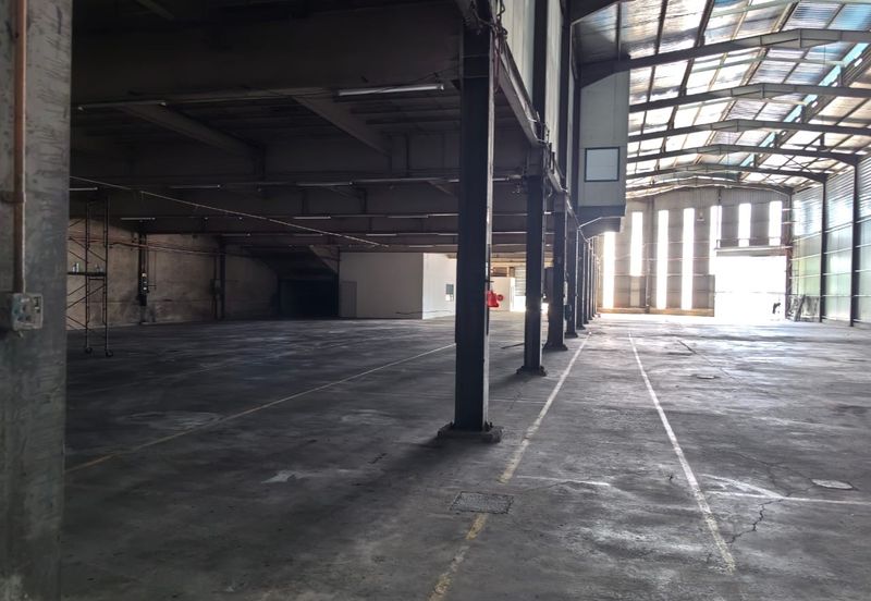 Cheras Sg Long Warehouse beside highway