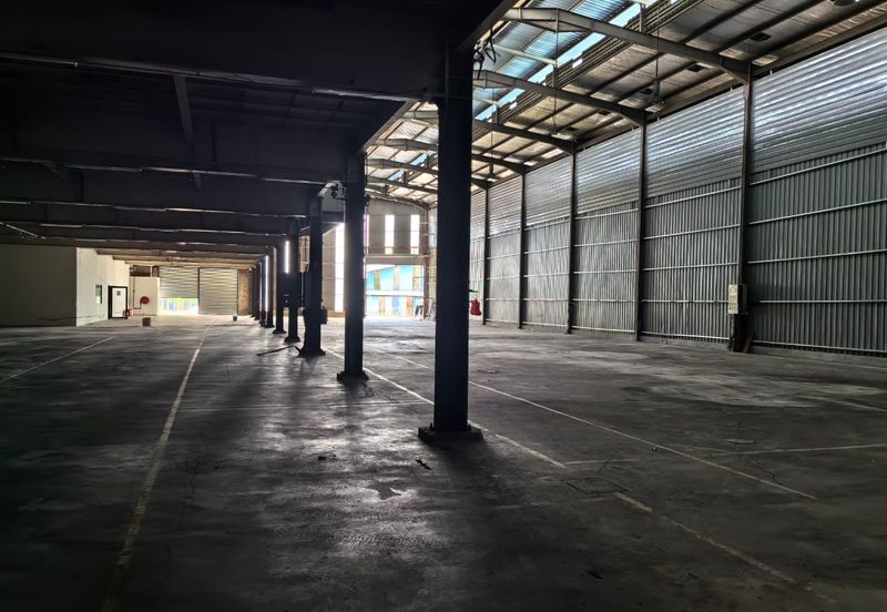 Cheras Sg Long Warehouse beside highway