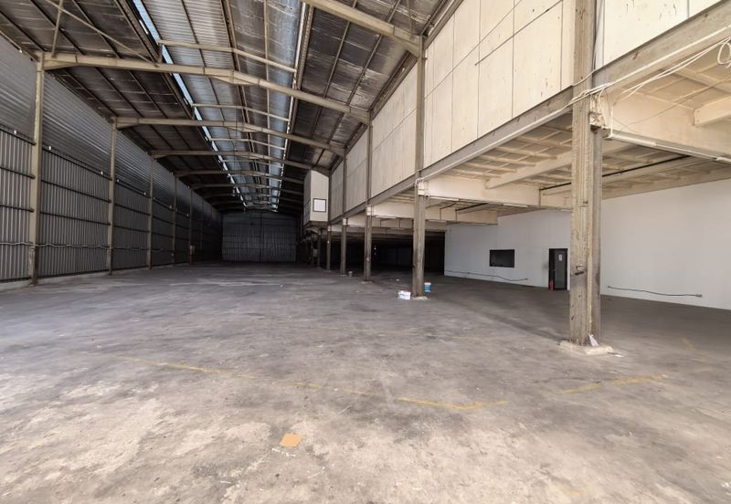 Cheras Sg Long Warehouse beside highway